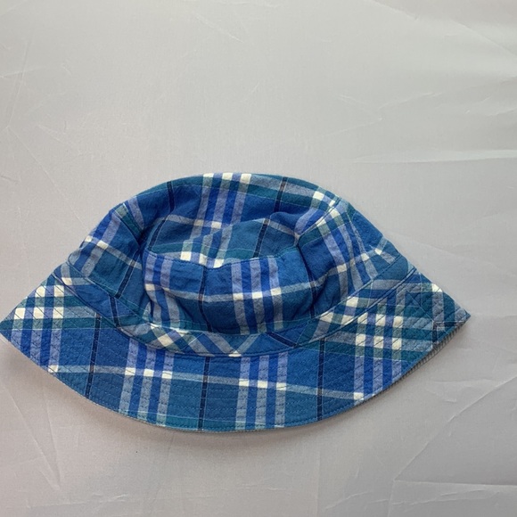 Reversible baby Burberry hat - Picture 2 of 3